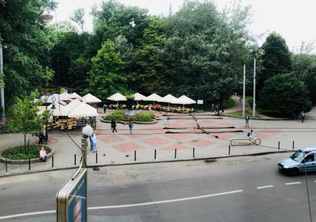 2-х рівневі апартаменти центр Університет Франка з парковкою Львов Экстерьер фото